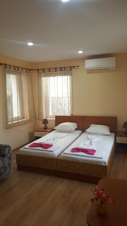 Cathedral Guesthouse Varna Bagian luar foto
